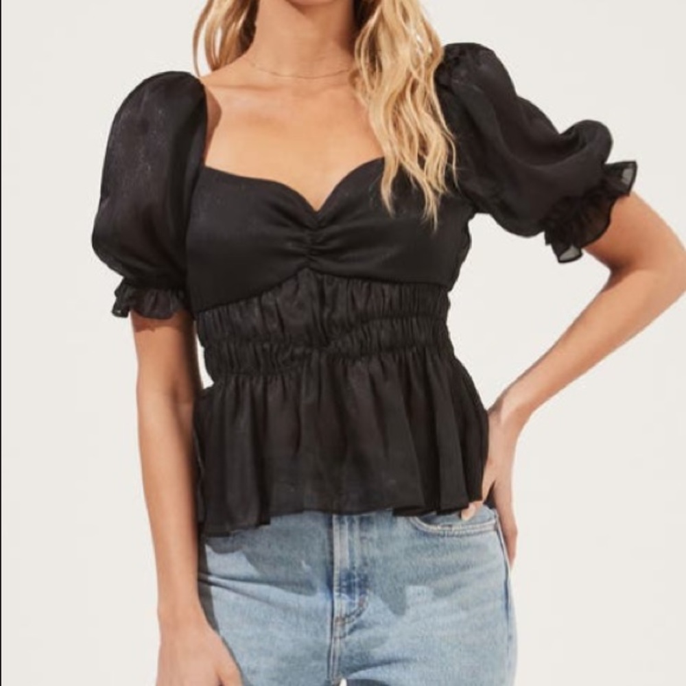 NWOT Black Sweetheart Peplum Smocked Top